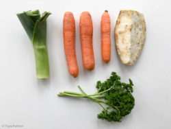 Gemüsebrühe und Gemüsefond selber kochen