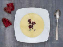 Käsesuppe mit Sherry-Cranberries
