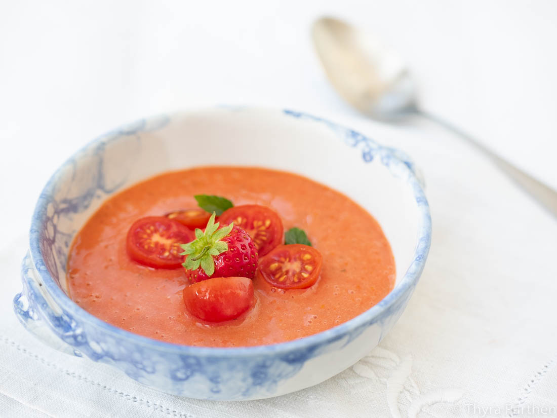 Gekühlte Erdbeer-Tomaten-Creme