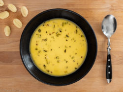 Kürbisbier-Cheddar-Suppe mit Gnocchi Kürbisbier-Cheddar-Suppe mit Gnocchi