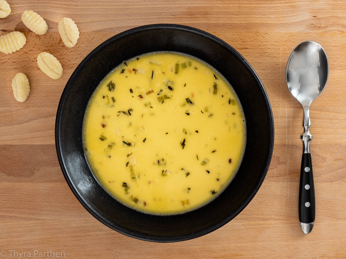 Kürbisbier-Cheddar-Suppe mit Gnocchi