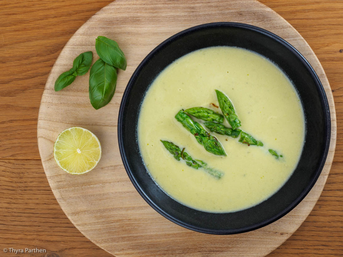 Limetten-Spargelcremesuppe
