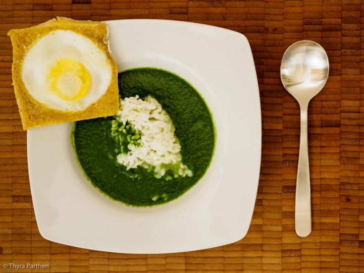 Cremige Rosmarin-Spinatsuppe - Suppenblog